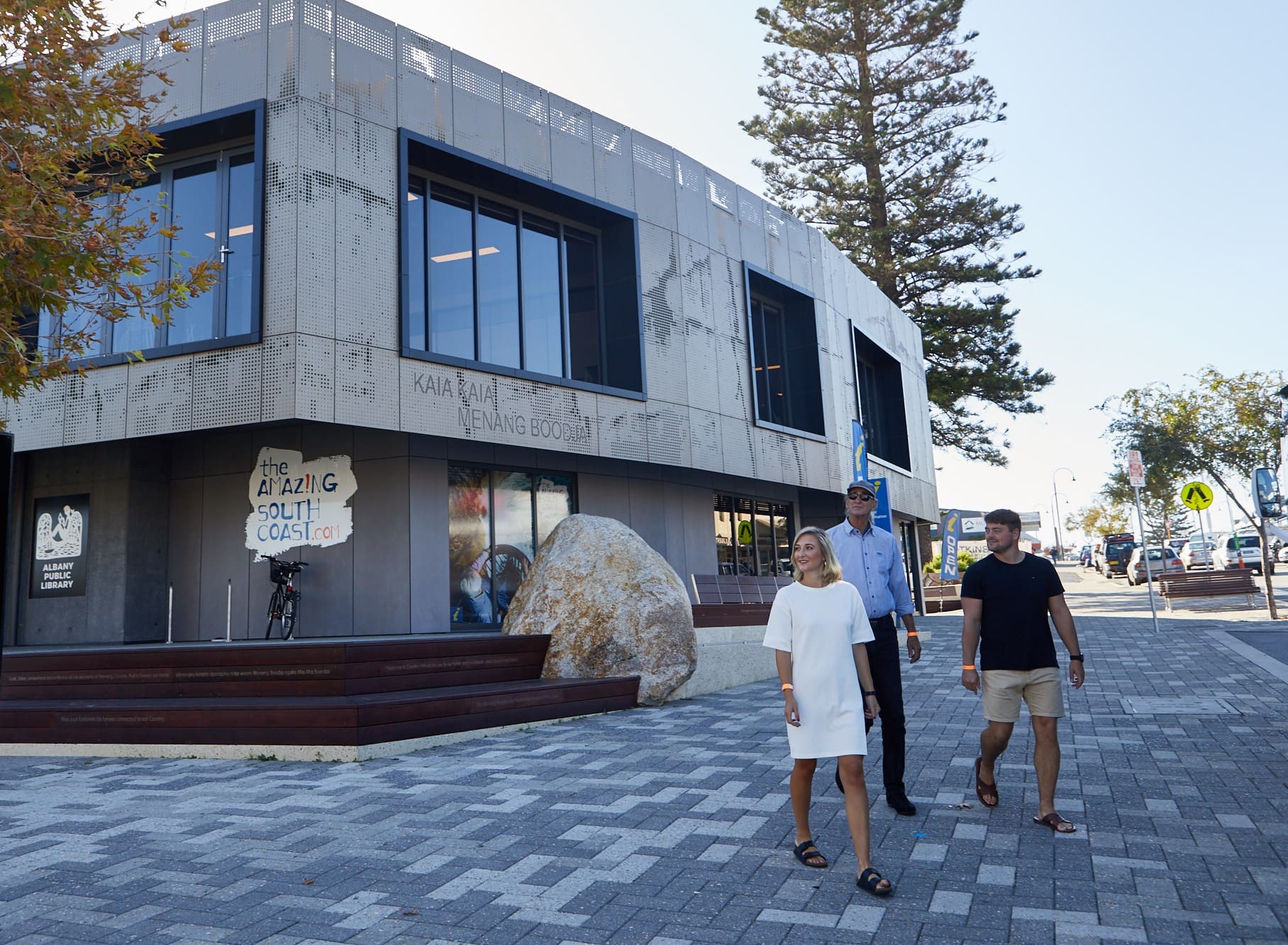 Tourists walking past the Albany Public Library and Visitor Centre on York Street, the perfect place to find out what's on and book local events.